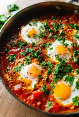 Shakshuka Recipe (Easy & Traditional)